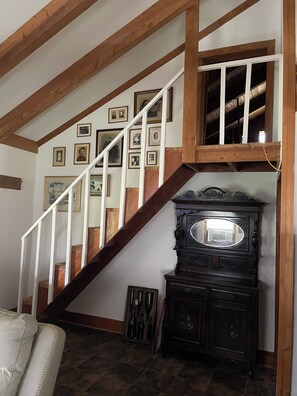 Interior - Cozy 1-bedroom cabin 12 miles north of Woodville, 25 miles from Natchez, MS (Woodville)