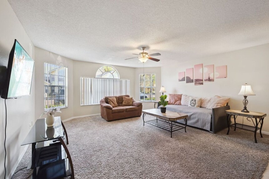 Spacious Disney Area 3br Pool & Parking - Kissimmee, FL