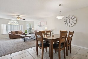 Dining - Spacious Disney Area 3BR • Pool & Parking (Kissimmee)