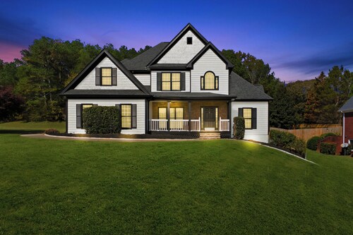 Luxury Home at Lanier - Newly Renovated - No Fees!