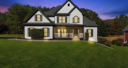 Luxury Home at Lanier - Newly Renovated - No Fees!