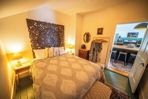 2 quartos, ferros/tábuas de passar roupa, Wi-Fi, roupa de cama