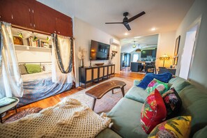 2 slaapkamers, een strijkplank/strijkijzer, wifi, beddengoed