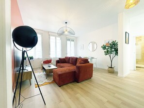 Smart TV - Le Central: 6 travelers in the city center with Wi-Fi (Reims)