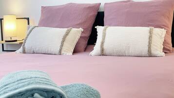 Desk, iron/ironing board, WiFi, bed sheets