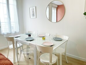 Dining - Le Central: 6 travelers in the city center with Wi-Fi (Reims)
