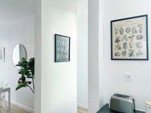 Interior - Le Central: 6 travelers in the city center with Wi-Fi (Reims)