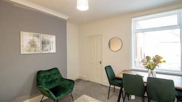 Apartamento, 2 habitaciones, vistas a la ciudad | Zona de estar