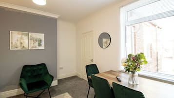 Apartment, 2 Bedrooms, City View | Living area