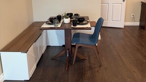 Dining - Charming 2-bedroom Rosena Casita with private 1-car garage and private entrance. (San Bernardino)