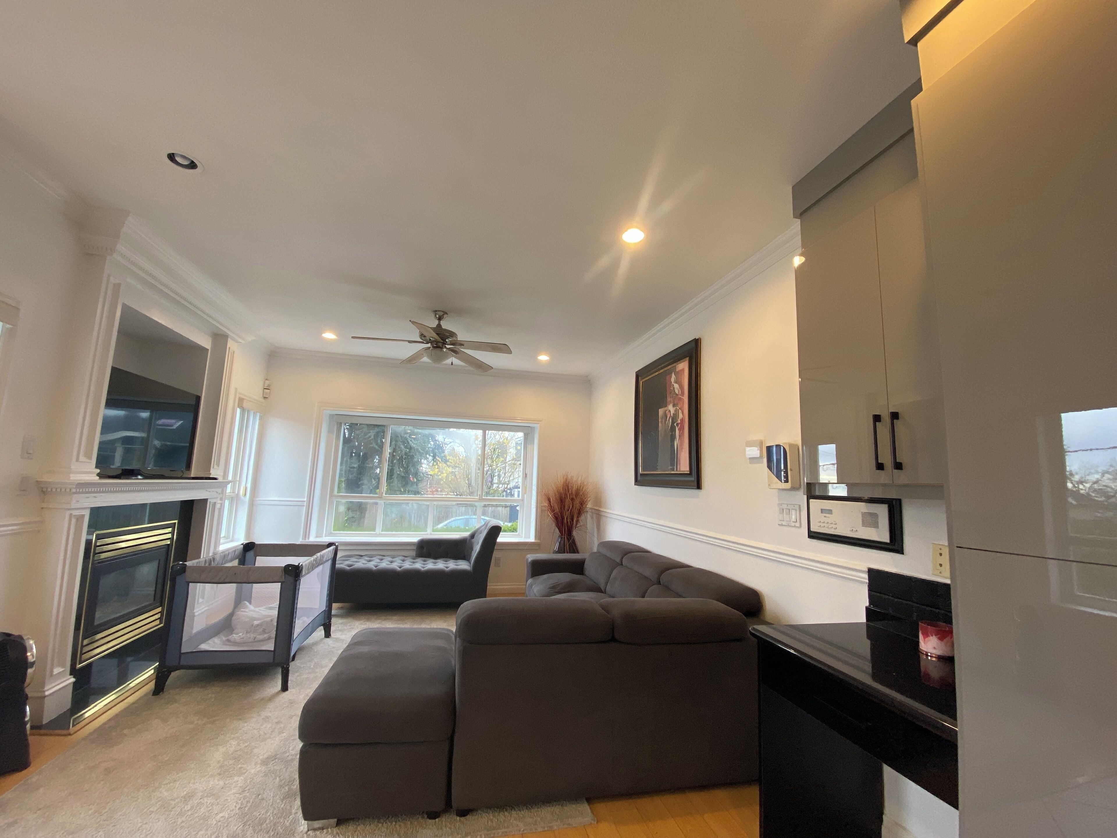 Smart TV, fireplace, video games