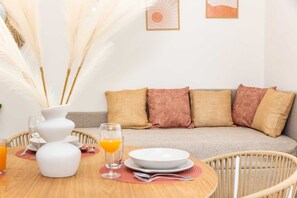 Dining - Estate4home- Glee suite (Sorrento)