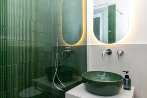 Shower, hair dryer, towels - Estate4home - Glee apartment (Sorrento)