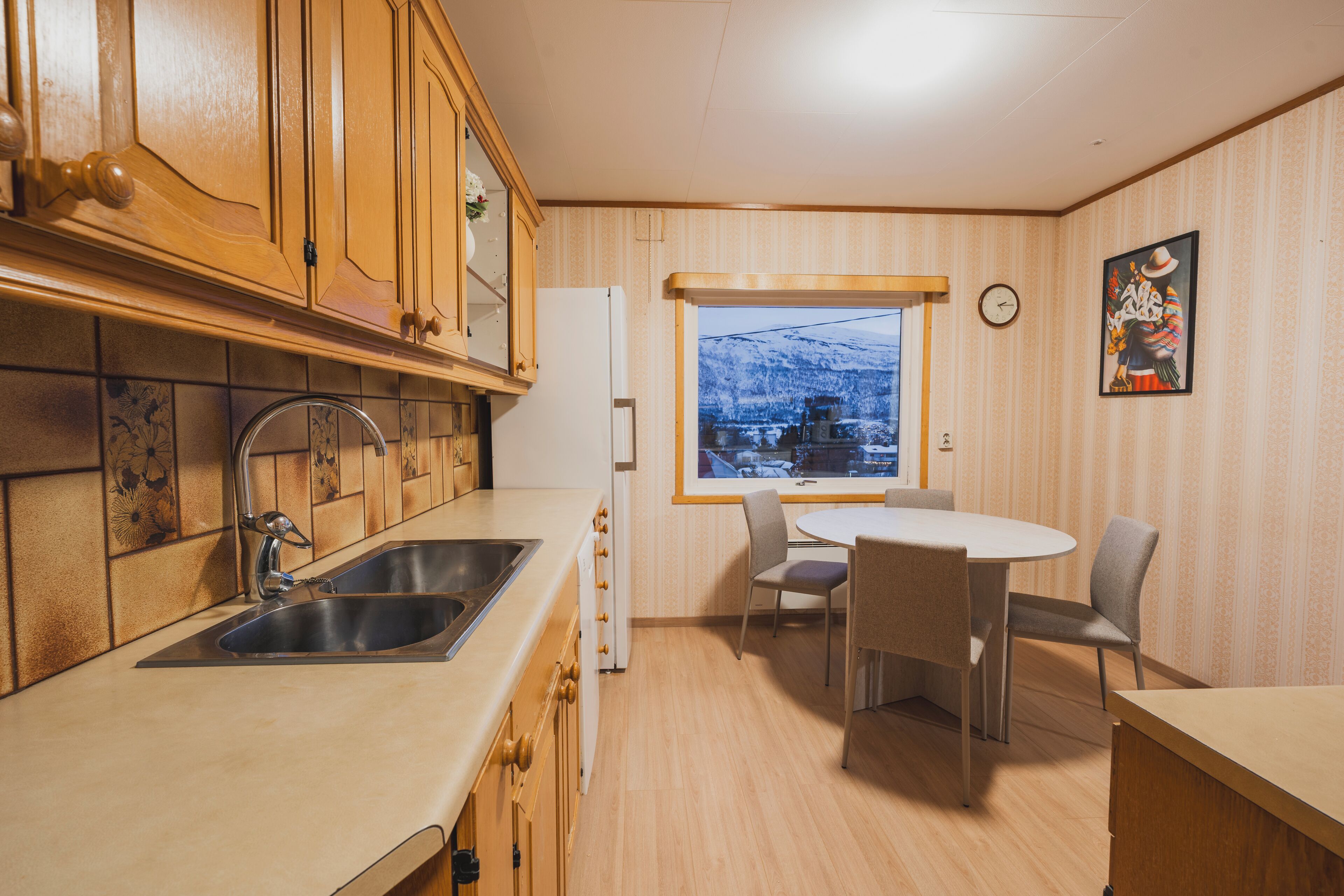 Shared Dormitory, Mixed Dorm | Shared kitchen | Oven, dishwasher, coffee grinder, cookware/dishes/utensils