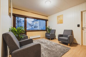 Shared Dormitory, Mixed Dorm | Living area - Nordic Rest House NO PARKING CarFreeArea (Tromso)
