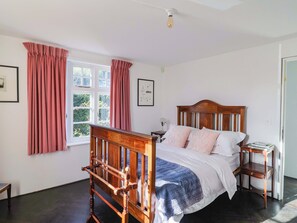 5 bedrooms, individually decorated, individually furnished, free WiFi - Bredy Cottages (Bridport)