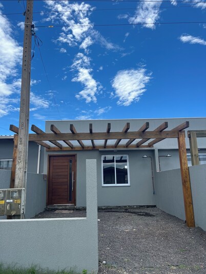 Semi-detached house in Praia Pérola (1 block from the beach)