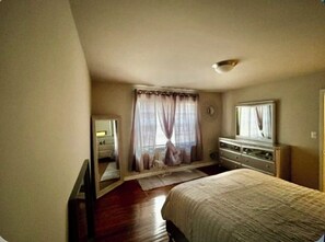 1 bedroom, iron/ironing board, WiFi, bed sheets - Your Private, Fully Furnished Home Away From Home in Atlanta, GA (Atlanta)