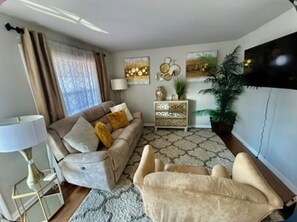 TV - Your Private, Fully Furnished Home Away From Home in Atlanta, GA (Atlanta)