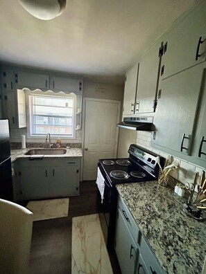 Microwave, oven, stovetop, dishwasher - Your Private, Fully Furnished Home Away From Home in Atlanta, GA (Atlanta)