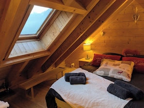 1 habitación, tabla de planchar con plancha, wifi gratis y ropa de cama