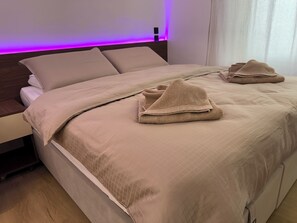 1 habitación, tabla de planchar con plancha, wifi y ropa de cama 
