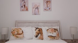 4 bedrooms, iron/ironing board, WiFi, bed sheets