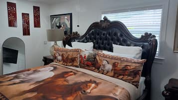 4 bedrooms, iron/ironing board, WiFi, bed sheets