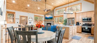 A NEW Premier Family Retreat:Min to Blowing Rock,Boone,Ski-Hottub-Game&Movieroom