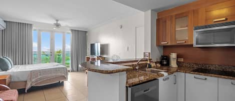 Travel crib, WiFi, bed sheets