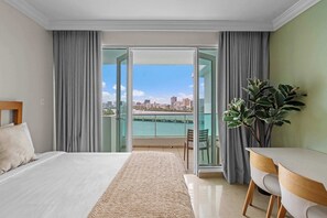 3 bedrooms, travel cot, WiFi, bed sheets - Large Groups | Oceanview apartment | Balcony (San Juan)