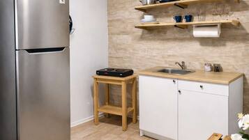 Fridge, microwave, stovetop, coffee/tea maker