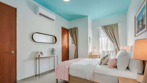 3 slaapkamers, een strijkplank/strijkijzer, reisbedje, wifi