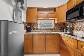 Fridge, microwave, stovetop, coffee/tea maker - Cozy Loft  | Ocean Park with Pool & Parking (San Juan)