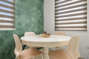 Dining - Cozy Loft  | Ocean Park with Pool & Parking (San Juan)