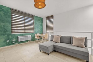 TV, offices - Cozy Loft  | Ocean Park with Pool & Parking (San Juan)