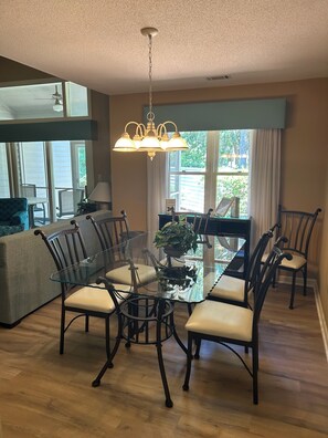 Dining - Feels like Home on Hilton Head Island (Hilton Head Island)