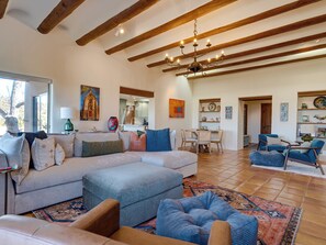 TV, fireplace - New! Wow Views + Perfect Location + Designer Home (Santa Fe)