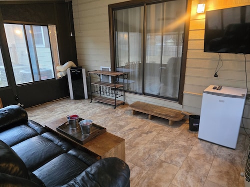 Spacious 4-bedroom house in delightful old Pooler close to I-95