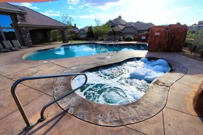 Outdoor pool - 3BDR Townhome at Canyon Villas at Coral Ridge Resort, Sleeps 8 Guests (Washington)