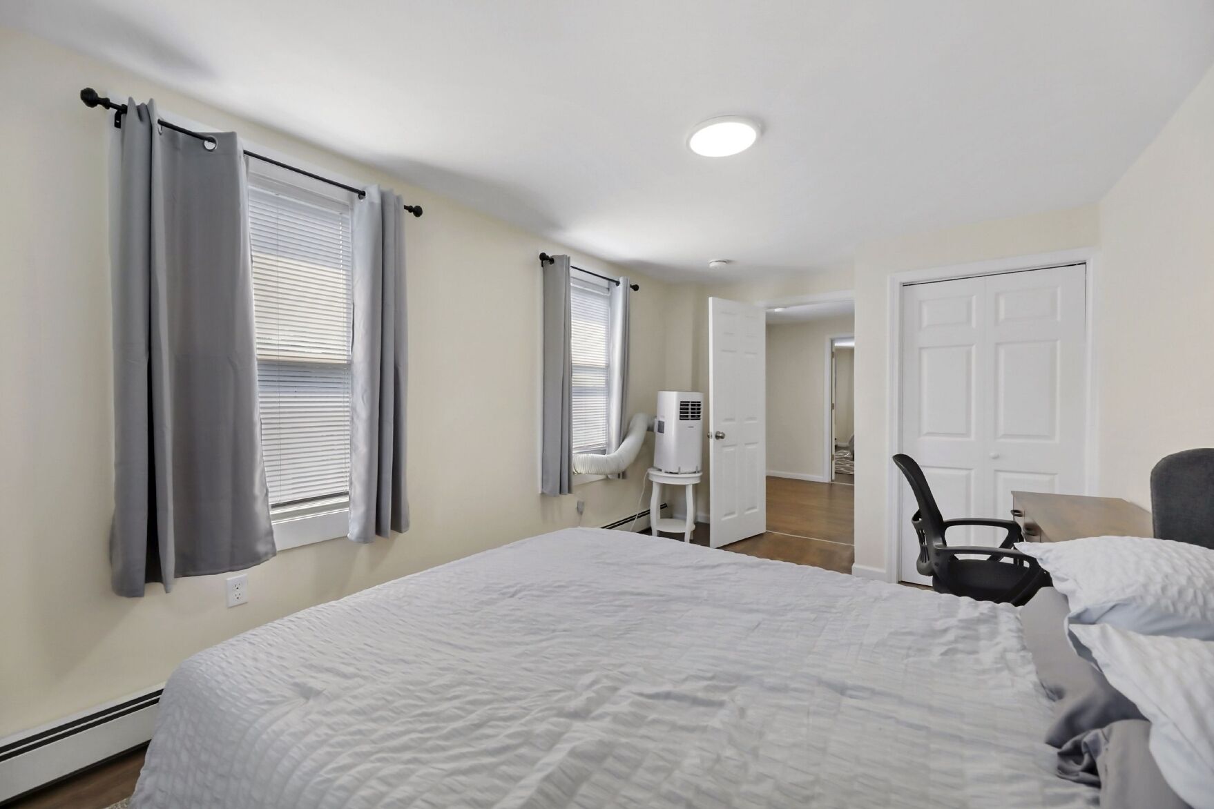 3 chambres, fer et planche à repasser, Wi-Fi, draps fournis