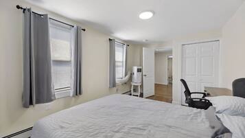 3 chambres, fer et planche à repasser, Wi-Fi, draps fournis