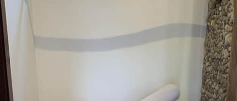 淋浴設備、免費梳洗用品、提供毛巾、廁紙