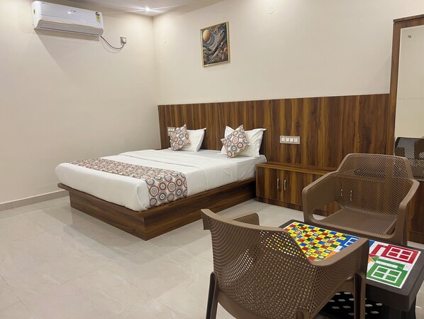 Free WiFi, bed sheets