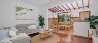 Warners Bay Escape Family Pool Stay near Foreshore