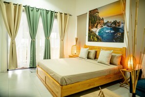 Een strijkplank/strijkijzer, wifi, beddengoed