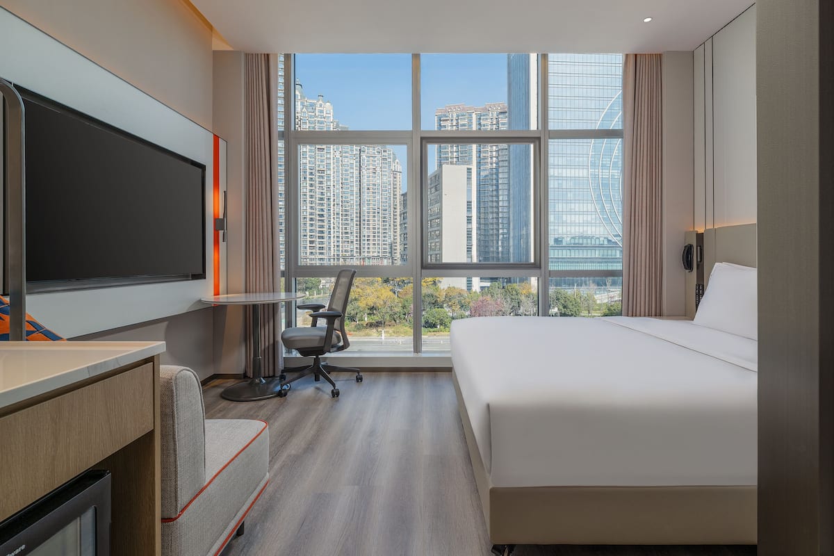 Standard Room, 1 King Bed | Down duvets, desk, blackout curtains, soundproofing