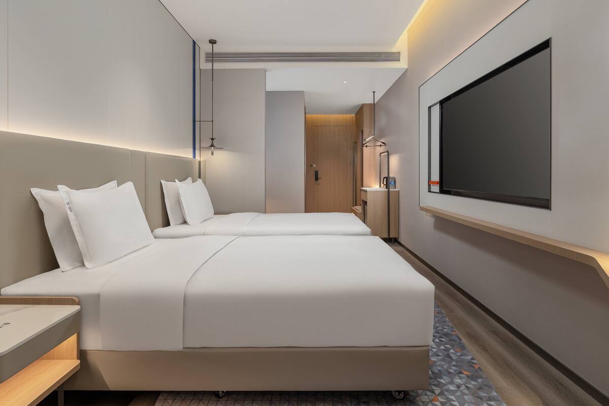 Standard Room (Hollywood Twin)