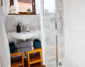 Douche, sèche-cheveux