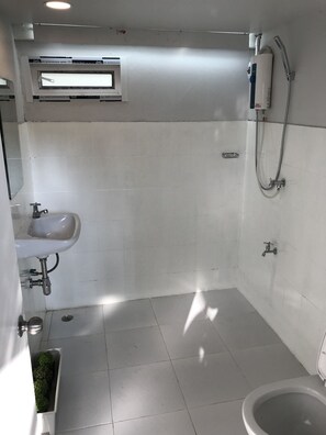 Bathroom - Ilysb I Love You So Bed Hostel (Chiang Mai)